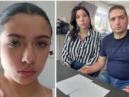 Robin Wiles's Instagram, Twitter & Facebook