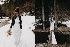 Check spelling or type a new query. Brautkleid Winter Berge Und Romantik Ein Verliebtes Paar Im Schnee