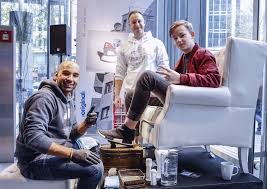 A premium cleaning service is now available for a broad range of fabrics. Get Your Shoes Clean Sneaker Cleaner Com Deine Sneaker Reinigung