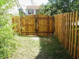 Cedar Fence With 10 Ft Wide Double Gate Pictures Cedar Fence Backyard Fences Front Yard Fence