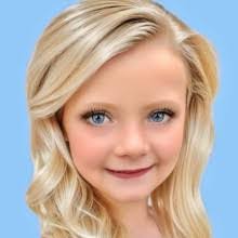 Lisa Georgia's Instagram, Twitter & Facebook