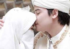 Seorang pria yang baik dan pantas dijadikan sebagai seorang suami adalah seorang pria yang dalam hidupnya memiliki mimpi dan ambisi. 13 Sifat Suami Yang Bertanggung Jawab Dalam Keluarga