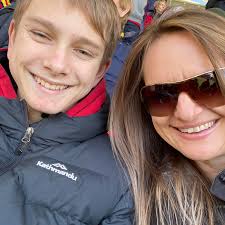 Is there anybody actually here from New York? MetLife Stadium August 31,  2025. #wonderwall