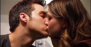 kara danvers x mon-el