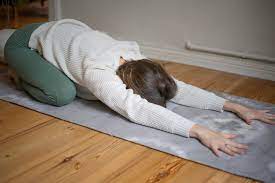Entdecke rezepte, einrichtungsideen, stilinterpretationen und andere ideen zum ausprobieren. Yin Yoga Tutorial 30 Minuten Sequenz Fur Den Winter