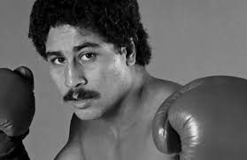 Vilomar Fernandez VS Alexis Arguello. Fernandez was a very good and  slippery boxer. His career changed when he beat a good series of fighters:  Otero (2x), Amaya, Lunny III and Lampkin. In