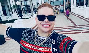 luxurmusic En entrevistas en Televisión la Nueva Gran Canta Autora Flor De Jade  hoy por hoy en Televicentro y Tele Ceiba en el Programa “El Paraíso”.  Muchas Gracias de todo Corazón todos