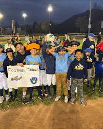 Opening night was a blast. So many old friends and new friends ushering in  the new Spring season of Little League under a clear and starry Southern  California sky. Amazing tacos and