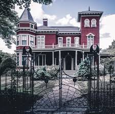 Blog De Voyage Sur Les Usa On Instagram Quand On Traverse La Ville De Bangor Dans Le Maine On Est Oblige De S Arreter Devant L Blog Voyage Instagram Maison