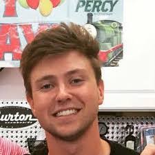 Olivia Hull's Instagram, Twitter & Facebook