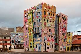 Painted by american artist james rizzi in his distinctive graphic illustrative style, the happy rizzi haus may have divided opinion between the young and old residents of braunschweig, but it's certainly brought colour to ackerhof. Braunschweig Das Happy Rizzi House Am Ackerhof 04 01 2015 Hans Am Rande Des Historischen Magniviertels Liegt Seit 2001 Das Vom International Staedte Fotos De