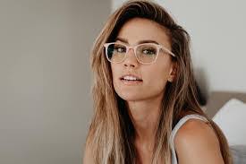 Felicity Mott's Instagram, Twitter & Facebook