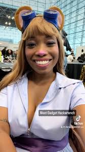 Day 2 at @newyorkcomiccon #blerd #voiceactor #voiceacting #tressmacneille  @jessharnell_ @rob_paulsen #thegeorgelucastalkshow #powderedtoastman