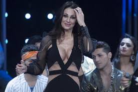 Anna tatangelo est une chanteuse italienne née le 9 janvier 1987 à sora, dans la province de anna tatangelo — infobox musical artist name = anna tatangelo background = solo singer birth name. Anna Tatangelo In Bikini Super Sexy La Cantante Scalda Instagram Foto 4 Affaritaliani It