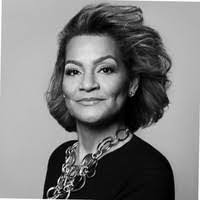 Carin Lang's Instagram, Twitter & Facebook