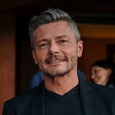 futureofjobs #curiosity #lifelonglearning #executivemba #lifelonglearning  #leadership #analyticalthinking #information #data #limitless