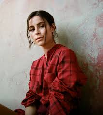 Although she is one of the most famous female german singers, she didn't receive any vocal. Sangerin Bezichtigt Lena Meyer Landrut Des Kind Diebstahls Bigfm
