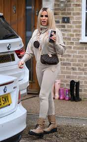 As of april 2021, katie price has an estimated net worth of $2 million. Katie Price Leaves Her Home In London 03 08 2021 Hawtcelebs