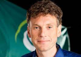 Hij stopte in 2007 met wielerverslaggeving omdat de dopingperikelen hem erg hoog zaten. Peter Vandenbempt Radio 1