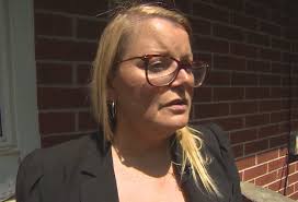 Ontario woman heartbroken after TrapStik wasp trap kills 7 birds