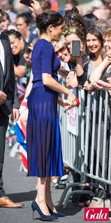 Herzogin meghan lässt sich ihren look offenbar ganz schön was kosten. Der Style Von Meghan Markle Meghan Markle Stil Modestil Frau
