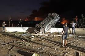 Inca nu se stie ce a provocat exact explozia de marti din beirut, care a ucis aproape 80 de oameni, dar se pare ca flacarile unui incendiu izbucnit in apropiere au ajuns la. Explozia Din Beirut Mii De Tone De Azotat De Amoniu Au Fost Depozitate Intr Un Depozit Din Beirut Timp De 6 Ani