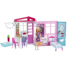 Avec la maison transportable les histoires s'emportent partout ! Barbie Maison A Emporter Avec Poupee Poupees Joueclub