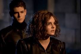 Camren renee bicondova is an american actress, dancer and model. Gotham Final Season 5 Preview Camren Bicondova On New Selina Tvline