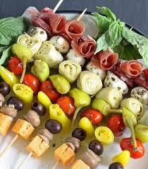 14 Genius Picnic Hacks For The Ultimate Al Fresco Lunch Fingerfood Rezepte Fingerfood Rezepte Nachtisch Essen Rezepte