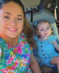 Lauren Kimball's Instagram, Twitter & Facebook