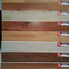 Harga keramik lantai motif kayu juga lebih ekonomis dan terjangkau di bandingkan dengan lantai kayu (parquet) yang lebih mahal. Jual Keramik Kayu 15x80 Jakarta Timur Sinar Bintang Keramik Tokopedia
