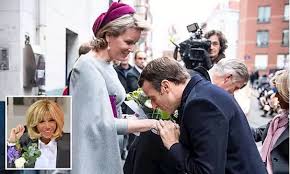 Tendres moments à la neige ! Brigitte Macron And French President Emmanuel Breakfast In Belgium