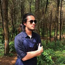 Morgan oey masih tetap konsisten dengan rambut gondrongnya meskipun penggemarnya banyak yang merindukan penampilan morgan dengan rambut pendek seperti sebelumnya. 11 Deretan Artis Indonesia Berambut Gondrong Yang Tampil Kece