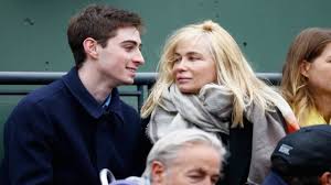 Jump to navigation jump to search. Emmanuelle Beart Moquee A Roland Garros Elle Repond Sur Twitter Youtube