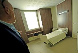 Top 10 des citations hopital psychiatrique (de célébrités, de films ou d'internautes) et proverbes hopital psychiatrique classés par auteur, thématique, nationalité et par culture. Rhone Psychiatrie Publique Souffrance A Tous Les Etages