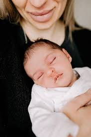 Capture Love: Insights into a Newborn Photo Shoot with Mum