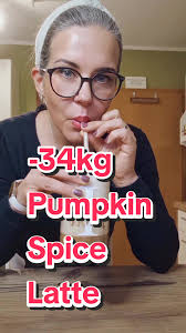 Ich habe 34kg abgenommen mit diesen Rezepten. Heute machen wir: Pumpkin  Spice Latte 🎃 Im Herbst und Winter lieben ihn alle. Mit nur 5 Zutaten  kannst du Pumpkin Spice Latte zuhause selber machen. Super ...