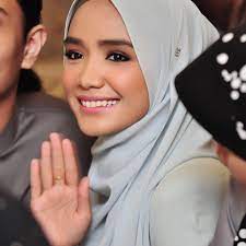 Ummi nazeera is an actress, known for penanggal: Ummi Nazeera Startside Facebook