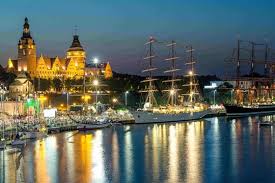It is divided into 16 administrative provinces, covering an area of 312,696 square kilometres (120,733 sq mi), and has a largely temperate seasonal climate. Cities