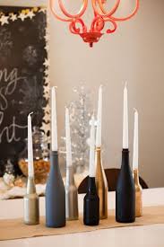 On Recycle Ses Bouteilles En Verre Comme Objet Deco Biba Magazine Deco Noel Deco Table Noel Idee Deco Noel