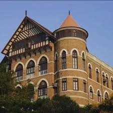 The Colaba Causeway • By the turn of ...