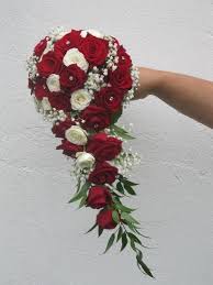 Brautstrauss Weisse Und Rote Rosen Blumenstrauss Hochzeit Braut Blumen Rote Rosen Hochzeit
