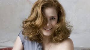 Amy adams hot actress of man of steel has been everywhere the last few years.she has do 11 movies from 2012 to 2015.she has eight acting credits to her name, including some heavy hitters like the master (2012), her (2013), american hustle (2013), and of course playing lois lane in 2013's man of steel.with three more films due out in 2016, adams will have appeared in 11 films in just four. Amy Adams Grosse Gewicht Korpermasse Augenfarbe
