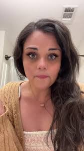 Ashley Castell's Instagram, Twitter & Facebook