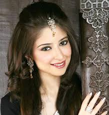 Indian Wedding Hairstyles For Medium Length Hair To Adorn Wedding Day Medium Length Hair Styles Medium Hair Styles Engagement Hairstyles