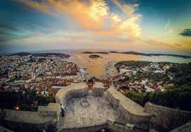 A beautiful tourist place is known for its natural beauty and beautiful beaches. Kavana Pjaca Hvar Home Facebook