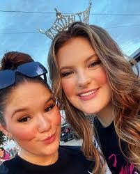 Leanne Dye's Instagram, Twitter & Facebook