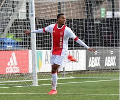 Bekijk wat chiq gravenberch (cgravenberch) heeft ontdekt op pinterest, 's werelds grootste verzameling ideeën. Ajax Tie Teenager Gravenberch To A New Contract Kerosi Blog