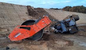 Chaque jour, retrouvez la météo à st.brieuc. Machine Detruite A Coups De Pelleteuse A Saint Brieuc Qui En Veut Au Chantier De La Rocade Sud Saint Brieuc Maville Com