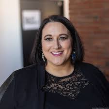 Kari Bernard's Instagram, Twitter & Facebook